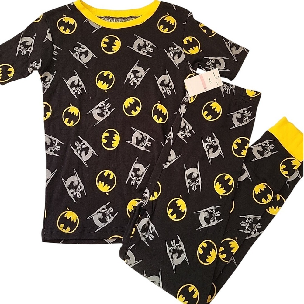 Batman Size 10 2 Piece Pajama Set Short Sleeve & Pants NEW Comics Sleepwear